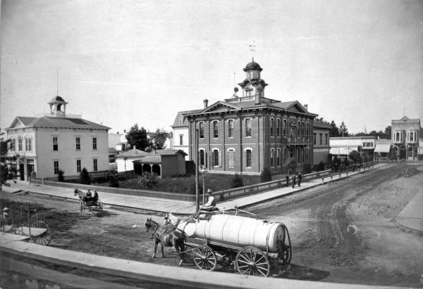 1880 Courthouse, City Hall.png
